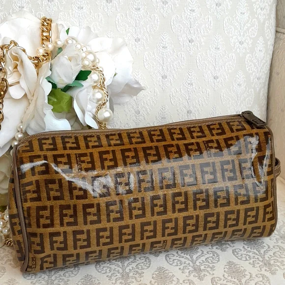 Fendi Cosmetic Vintage Medium Beauty Pouch! - Picture 5 of 9